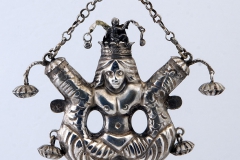 Stregherie_Amuleto-argento-a-forma-di-sirena-con-ciondoli-Italia-centro-meridionale-1909-31